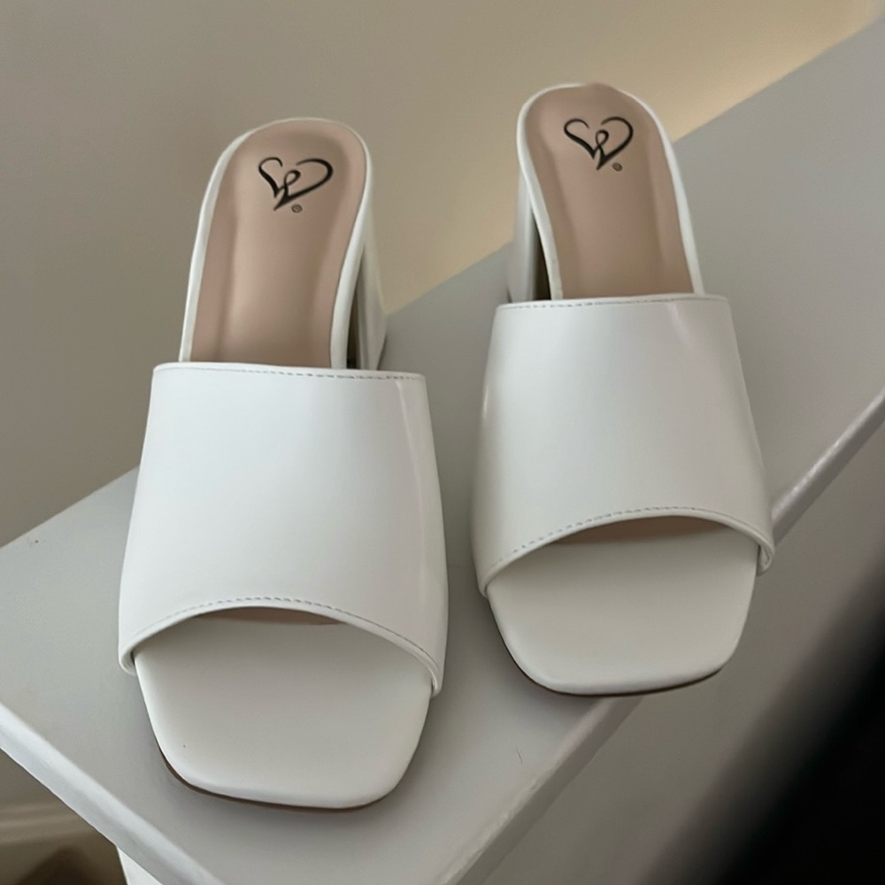 New White dress sandals 8.5